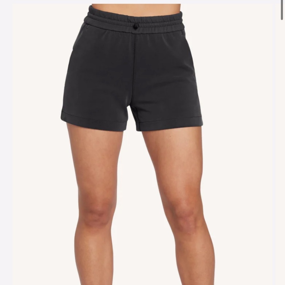 NWT Lululemon Peloton Softstreme Short